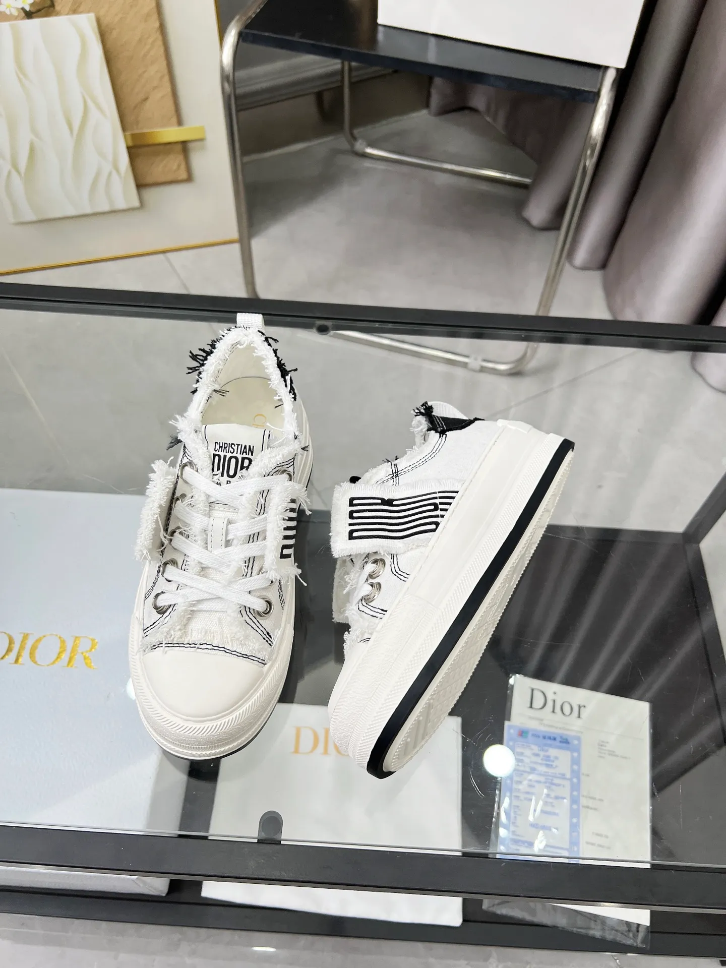 Men's Men's Shoes 💰480 Dior Dior 2025 Presbyopia Embroidery Thick-soled Canvas Shoes Casual Sneakers This Walk'n'Dior thick-soled sneaker is a fashionable item that enhances the style of the series. Oblique printed cotton embroidered upper with comfortable platform sole, tongue and Christian Dior Homme 💰aris signature laces. Can add fashionable temperament to any casual look Size: 35-45